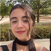 Soy estudiante del último año en el grado de Química y doy clases de Química y Física hasta el nivel de bachillerato. Doy también clases de matemáticas hasta el nivel de la ESO